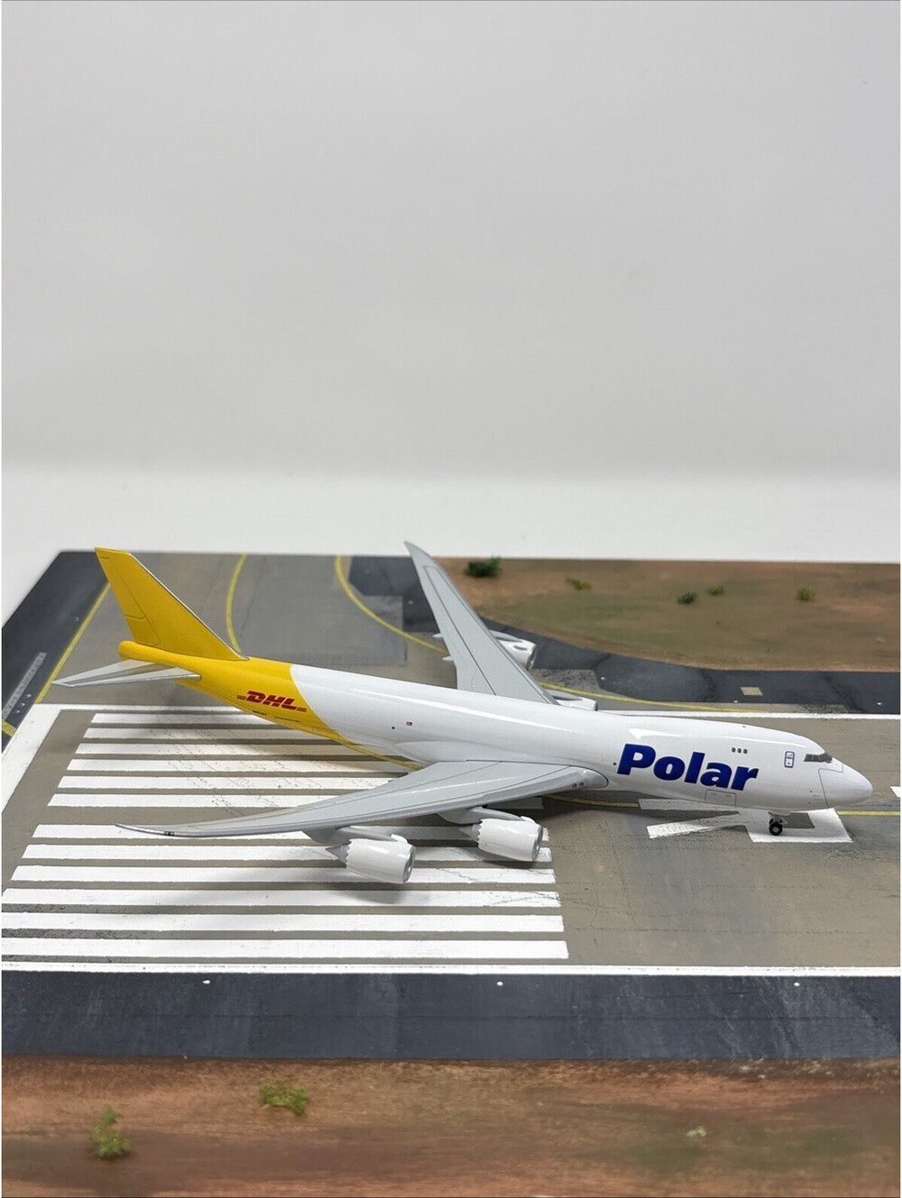 1/400 Hogan Polar Airlines 747-8F Diecast model